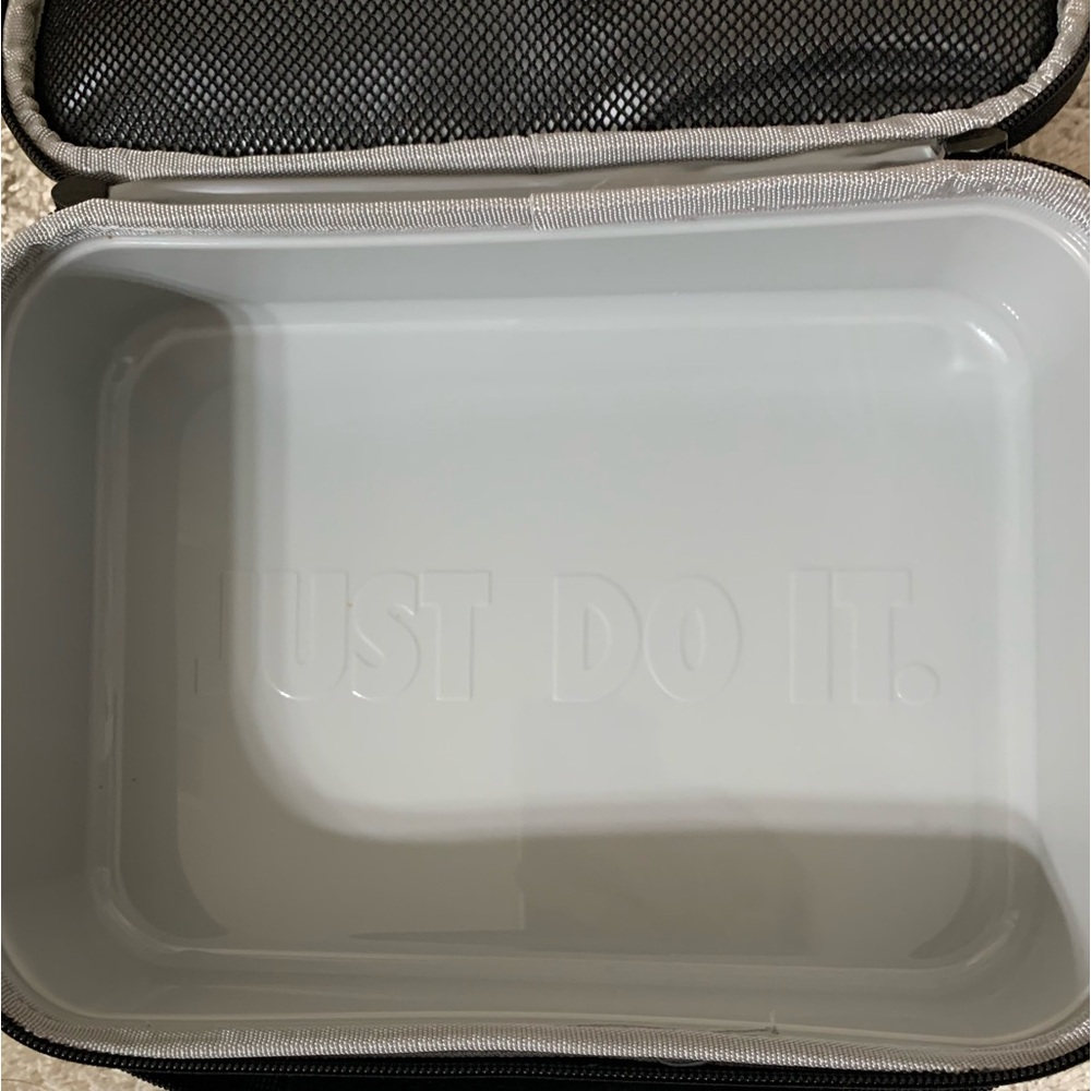 Nike Futura Coated Fuel Pack Lunch Bag - Picture 3 of 7